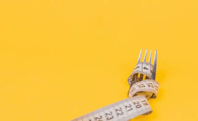 Kun je met te weinig eten afvallen?