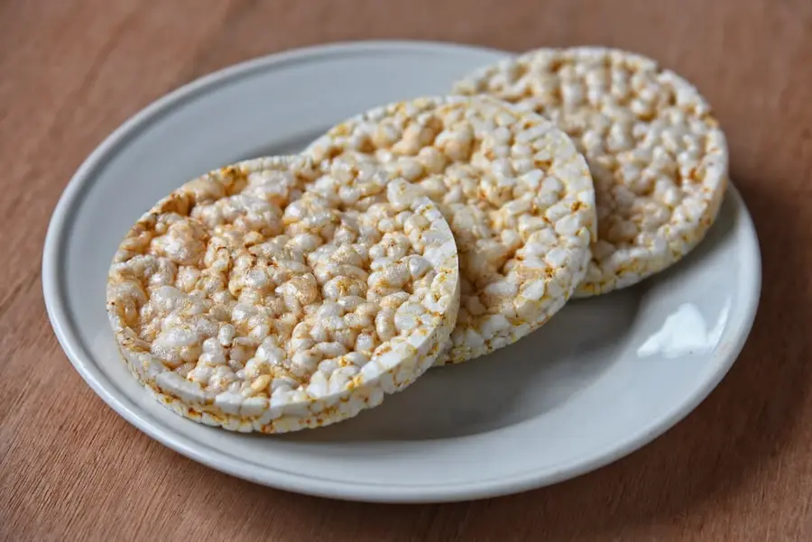 Passen rijstwafels binnen een koolhydraatarm ontbijt?