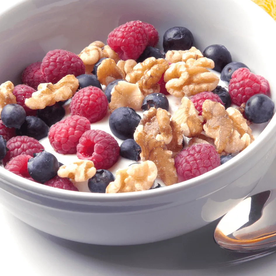 Griekse yoghurt met bessen en noten