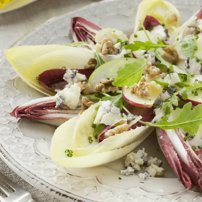Witlofsalade met appel en walnoten