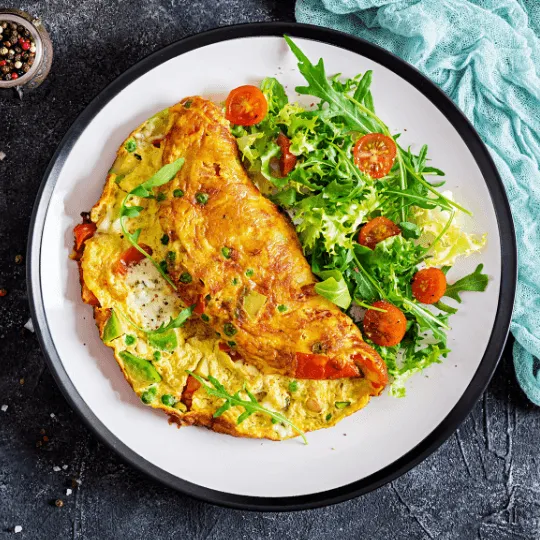 Boerenomelet met groenten en kaas